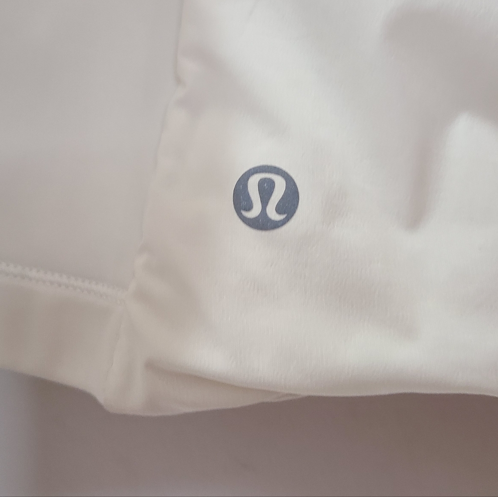Lululemon Run For Cold Thermo-regulating Reflective Active Jacket in White Sz 4 - Picture 13 of 16